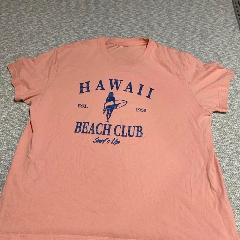 Pink Hawaii Beach Club T-Shirt HAWAII BEACH CLUB Best fits à Large. SKU-B866